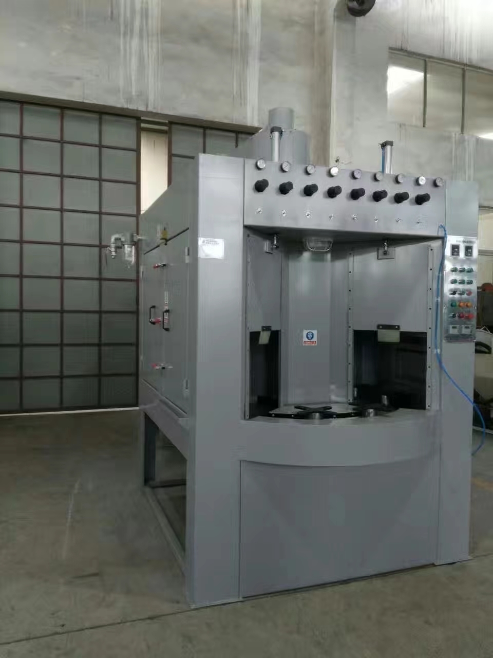 數(shù)控轉(zhuǎn)盤(pán)式噴砂機(jī)